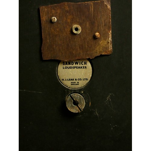 61 - A Bang and Olufsen Beocenter 1800 turntable c.1975, with a rosewood and teak case, together with a p... 