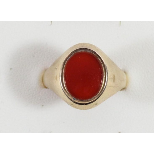 108 - A 9ct gold cornelian signet ring, R, 4.2gm