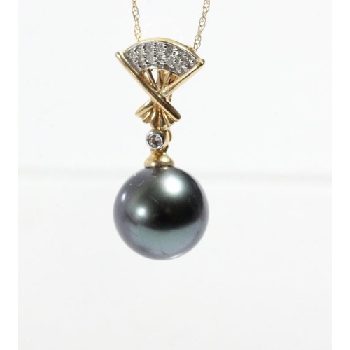 109 - A 14k gold black 10mm cultured pearl and diamond pendant, 2.9gm