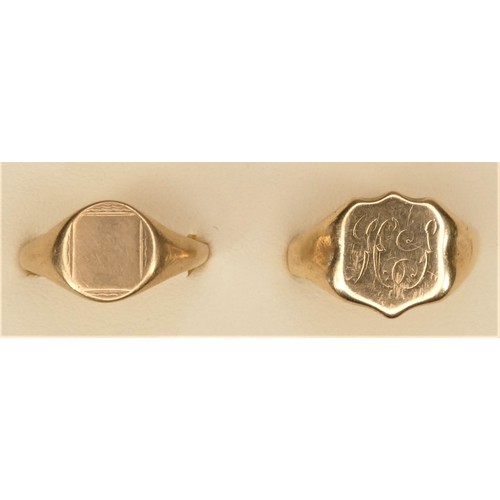 123 - Two 9ct gold signet rings, both U, 8.2gm.