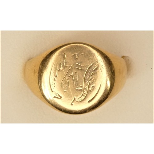 124 - An 18ct gold signet ring, O, 6.1gm