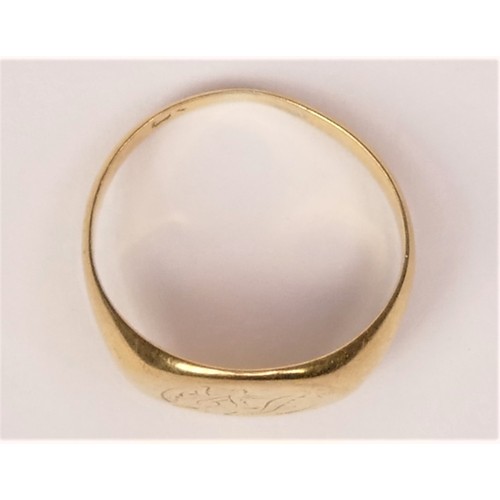 124 - An 18ct gold signet ring, O, 6.1gm