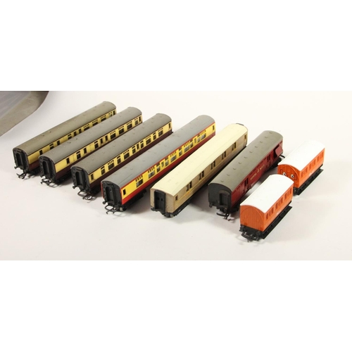 66 - Eight OO gauge railway models to include, 4 Tri-Ang passenger carriages and 4 Hornby passenger carri... 