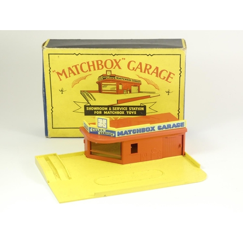 76 - A 'Matchbox' garage , playworn, original box, together with 'Matchbox' series Moko Lesney accessory ... 