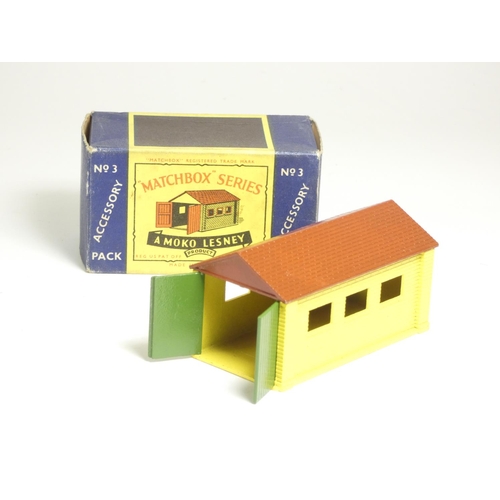 76 - A 'Matchbox' garage , playworn, original box, together with 'Matchbox' series Moko Lesney accessory ... 