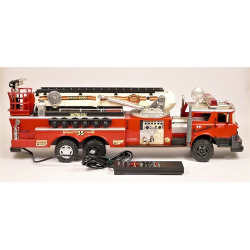 95 - A New Bright remote control fire truck, with extendable ladder and siren