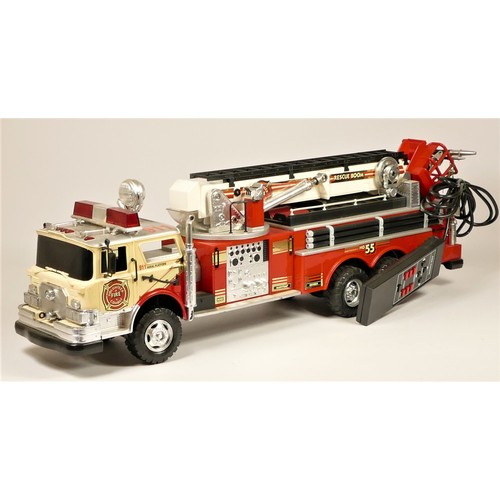 96 - A New Bright remote control fire truck, with extendable ladder and siren