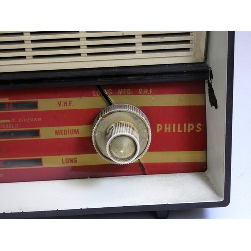 140 - A Philips B3G99U valve radio, together with a Marconiphone portable turntable, model 4028 (2)