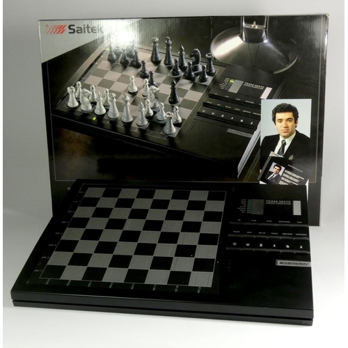 178 - A Kasparov Team-Mate Advanced Trainer, made by Saitek in box with manual, including a full set of pi... 