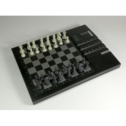 178 - A Kasparov Team-Mate Advanced Trainer, made by Saitek in box with manual, including a full set of pi... 