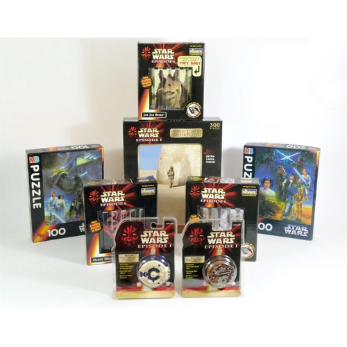 197 - A collection of Star Wars themed puzzles, including three jigsaws, three Slivers Slice puzzles and t... 