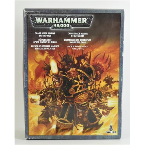 200 - A Games Workshop Warhammer 40k Chaos Space Marines Battleforce, including unused miniatures still on... 