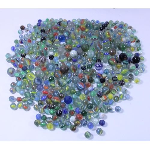 209 - A collection of Victorian and later marbles of various sizes.