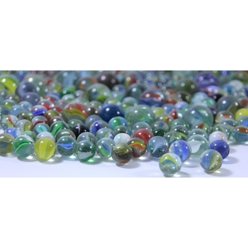 209 - A collection of Victorian and later marbles of various sizes.