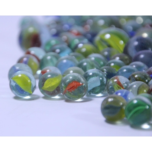 209 - A collection of Victorian and later marbles of various sizes.