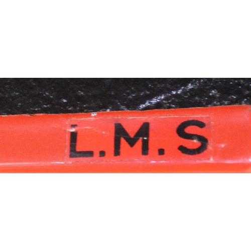 89 - An L.M.S home signal complete with glass and mechanism, 98 x 47 cm