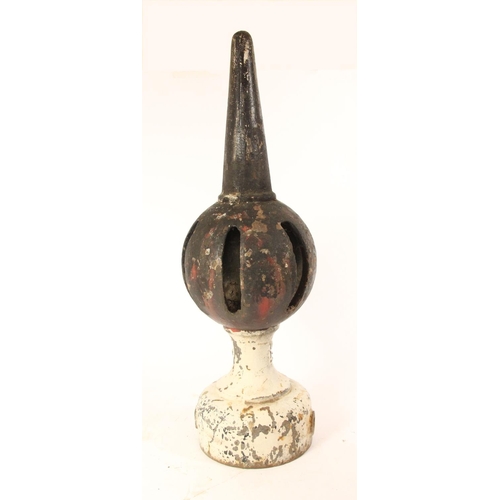 94 - A G.W.R cast iron signal finial for round top signal, originally painted for home signal