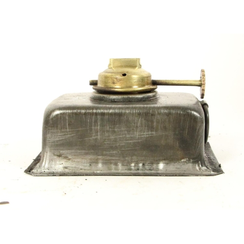 152 - A B.R. gauge lamp together with a B.R. oil can