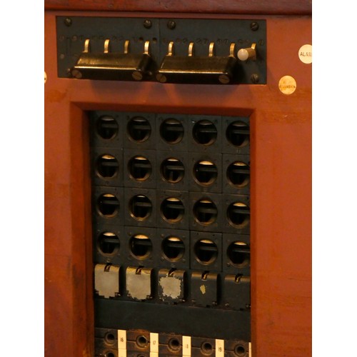 21 - A private manual branch exchanges Switchboard CB 873 MK7, dated between 1953 and 1962, 10cm x 50cm x... 