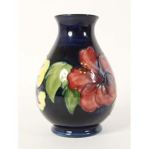 117 - A Moorcroft Hibiscus vase 14cm, paper label to base 