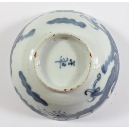 138 - A Chinese export cylindrical polychrome blue and white mug, Qianlong (1735-1796), decorated with an ... 