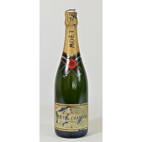 160 - Moet & Chandon, one bottle, 75cl.