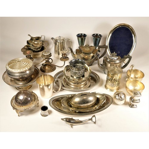 32 - A large collection of plateware, to include candle sticks, fruit bowls, tureens, platters, tea servi... 