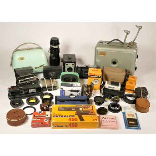 23 - A collection of photographic equipment & accessories, to include a Zeiss 'Nettor' folding camera, an... 