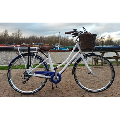 25 - A Pendleton Somerby E rear motor drive electronic bicycle, purchased in April 2020, complete with ch... 