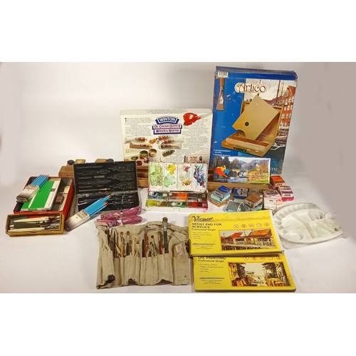 45 - A collection of artist sundry items to include, easel, oven bake clay, sketching pencils, sketch pad... 