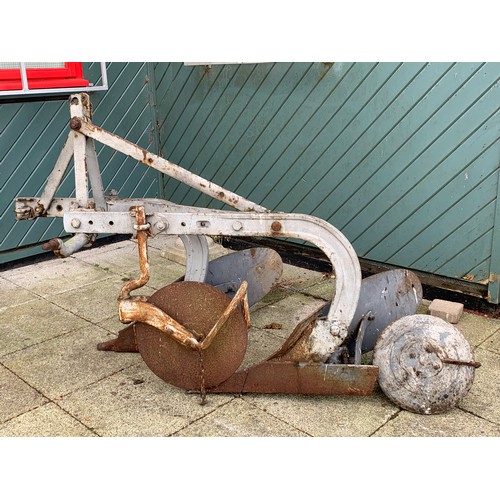 7 - A Ferguson tractor plough, twin cutters, duel share., 150cm