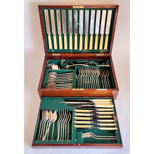 29 - An early 20th Century twelve person canteen of cutlery by Elkington & Co Ltd, presented in a two tie... 