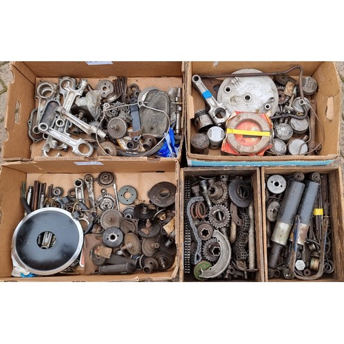 209 - Various BSA A7/A10 parts (5)