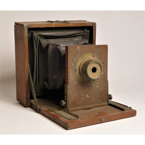 112 - A 3 x 4 field box camera, unbranded, together with a collection of glass 3 x 4 plate negatives, depi... 