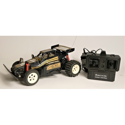 181 - A Shinsei Honda ATC250R radio control 3-whell sports racers, original box and manual, together with ... 