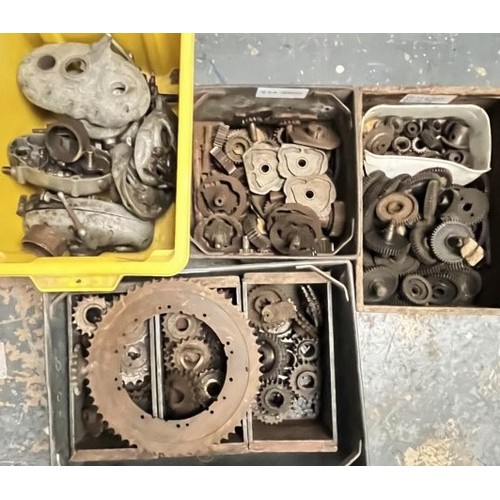 215 - 2 x BSA gearboxes and other related gears and sprockets. (4)