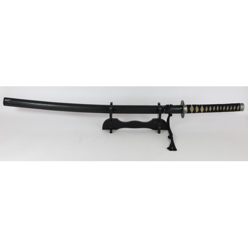 308 - A modern Samurai display sword with scabbard and stand, length of blade 71cm
This bladed product is ... 