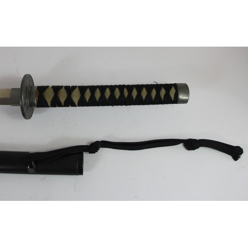 308 - A modern Samurai display sword with scabbard and stand, length of blade 71cm
This bladed product is ... 