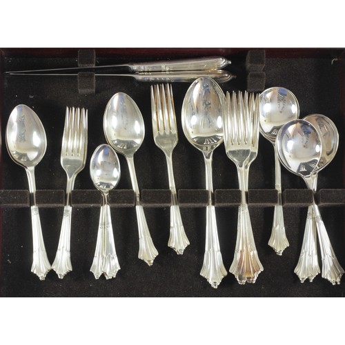 Chinacraft London, an electroplated canteen of cutlery for six