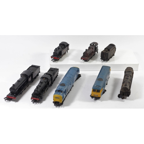 6 - A collection of OO gauge locomotives to include, B.R 46400 locomotive & tender, B.R 61572 locomotive... 