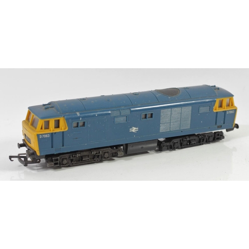 6 - A collection of OO gauge locomotives to include, B.R 46400 locomotive & tender, B.R 61572 locomotive... 