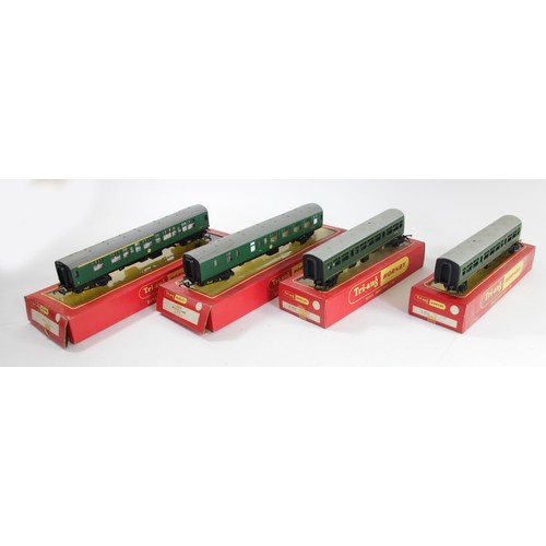 17 - Four Tri-Ang OO gauge model railway passenger carriages to include, two .R334 diesel railcar, R.622 ... 