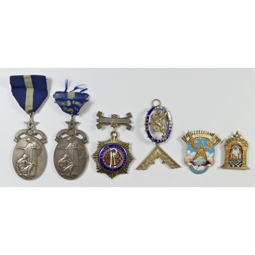 77 - A silver gilt & enamel Masonic Temple badge, 4x3cm, a Laarheus Lodge No. 6854 jewel, a Grays Inn Lod... 