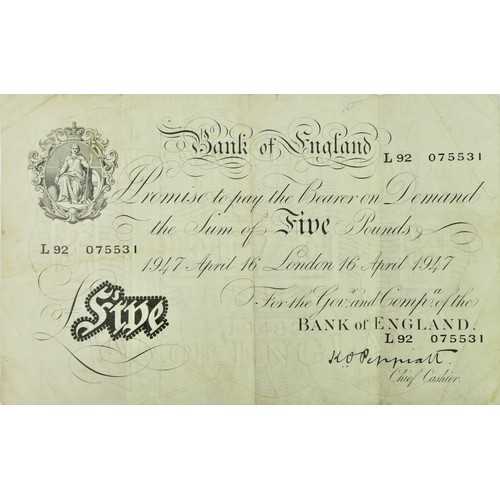 120 - Great Britain, Bank of England white five pound note, 1947 April 16th London, serial no. L92 075531,... 