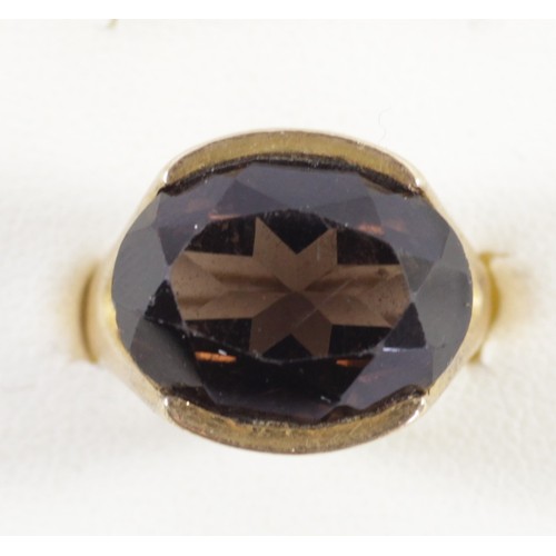 165 - A 9ct gold and citrine dress ring, London 1974, with split shank and pierced gallery, 16 x 12cm, K, ... 