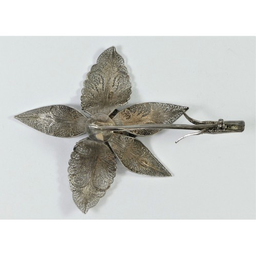 170 - A Portuguese .833 standard silver filigree brooch, bearing control marks 9.5x7cm, 19gm.