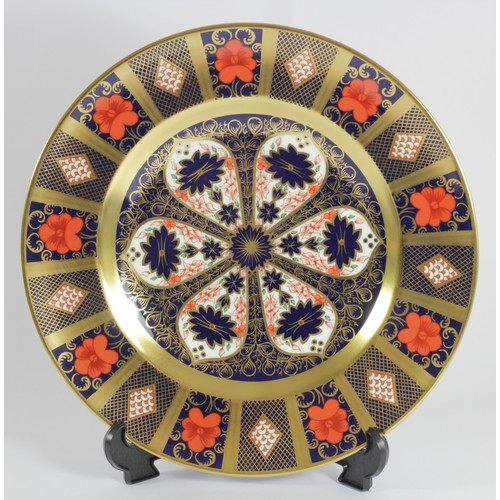 228 - A Royal Crown Derby Imari 1128 pattern dinner plate, gold banded, printed marks, boxed, 27cm