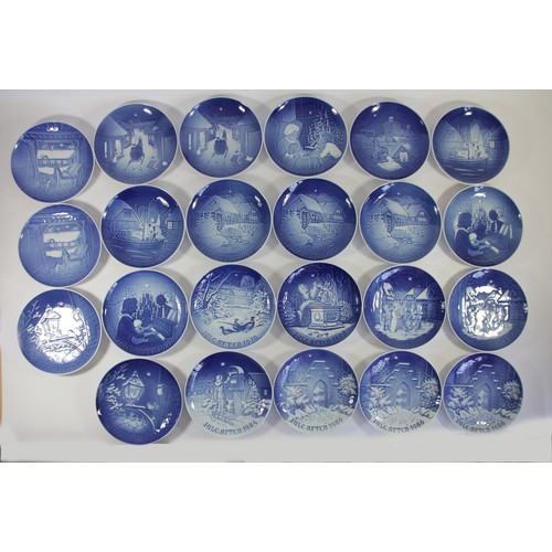 266 - Bing & Grondahl, Christmas plates, 18cm, 1970, 1971 x 2, 1975 x 3, 1976 x 2, 1977, 1978, 1979 x 2, 1... 