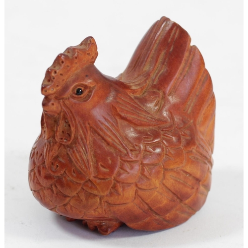 294 - A Japanese wood netsuke of a chick by an egg with another inside, signed, 5cm, and four other wooden... 