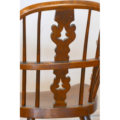 365 - A Victorian ash and elm Windsor child's arm chair, with scroll splat and turned supports, 76cm.